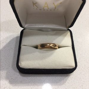 Men’s Wedding Band - 10K Yellow Gold - size: ~ 9.5